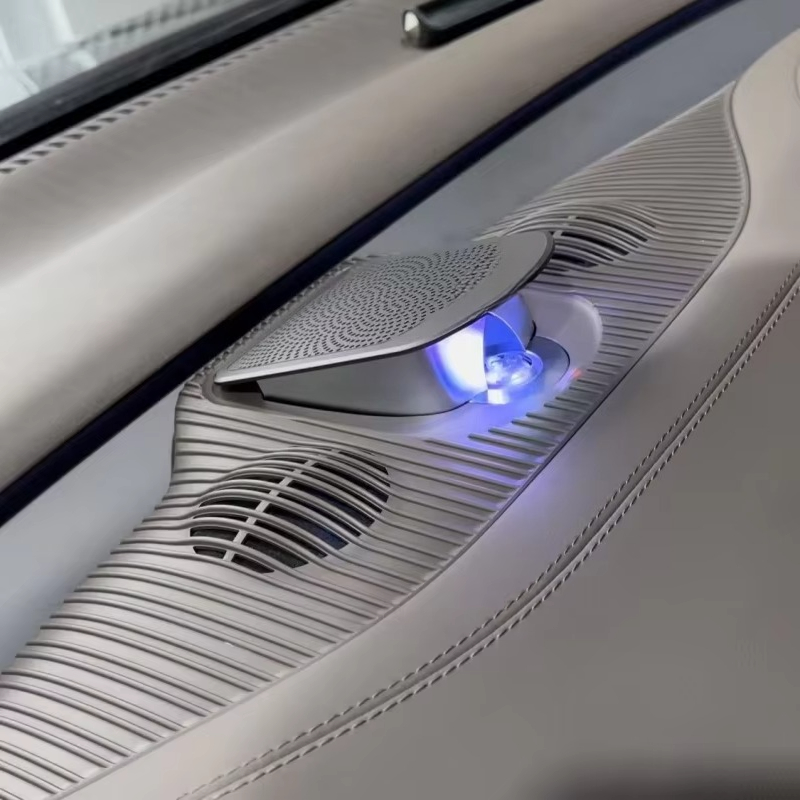 新しく改良された電動リフトアンビエントライトスピーカー、D9 - D.A.D Car Accessories のレビューと価格